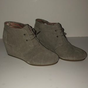 TOMS Desert Wedge Taupe Suede